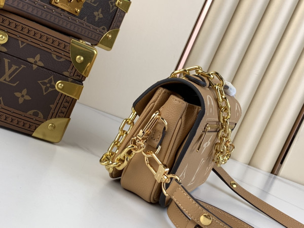 LOUIS VUITTON POCHETTE METIS EAST WEST [M22942] CELINE CHANEL ACCESSORIES LOEWE SHOES LOUIS VUITTON DIRO YSL OTHER BRAND HANDBAGS BALENCIAGA BOTTEGA VENETA GOYARD HERMES BURBERRY VALENTINO GUCCI FENDI MIUMIU CHLOE PRADA BVLGARI SUITCASE NEW ARRIVAL 