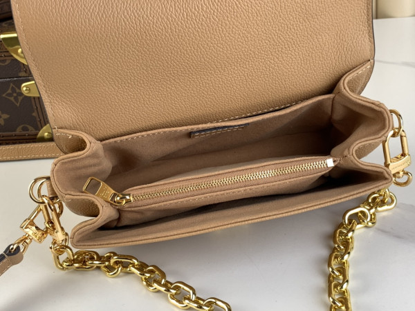 LOUIS VUITTON POCHETTE METIS EAST WEST [M22942] CELINE CHANEL ACCESSORIES LOEWE SHOES LOUIS VUITTON DIRO YSL OTHER BRAND HANDBAGS BALENCIAGA BOTTEGA VENETA GOYARD HERMES BURBERRY VALENTINO GUCCI FENDI MIUMIU CHLOE PRADA BVLGARI SUITCASE NEW ARRIVAL 