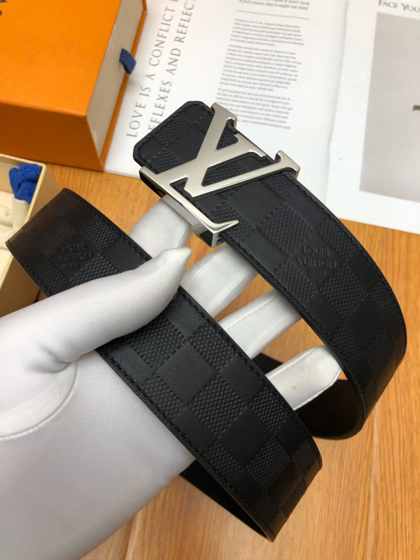 LOUIS VUITTON BELT [C1TUF-022132] CELINE CHANEL ACCESSORIES LOEWE SHOES LOUIS VUITTON DIRO YSL OTHER BRAND HANDBAGS BALENCIAGA BOTTEGA VENETA GOYARD HERMES BURBERRY VALENTINO GUCCI FENDI MIUMIU CHLOE PRADA BVLGARI SUITCASE NEW ARRIVAL 