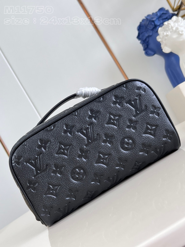 LOUIS VUITTON TOILETRY BAG-24*13*13CM [M11750压花] CELINE CHANEL ACCESSORIES LOEWE SHOES LOUIS VUITTON DIRO YSL OTHER BRAND HANDBAGS BALENCIAGA BOTTEGA VENETA GOYARD HERMES BURBERRY VALENTINO GUCCI FENDI MIUMIU CHLOE PRADA BVLGARI SUITCASE NEW ARRIVAL 
