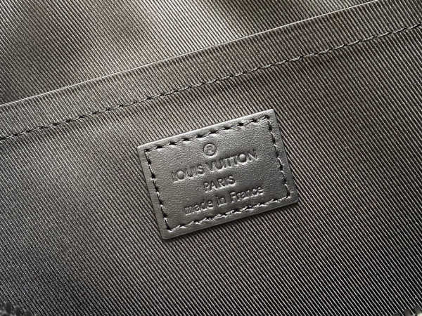 LOUIS VUITTON Soul Trunk East West-29*17.5*10CM [M11744黑花] CELINE CHANEL ACCESSORIES LOEWE SHOES LOUIS VUITTON DIRO YSL OTHER BRAND HANDBAGS BALENCIAGA BOTTEGA VENETA GOYARD HERMES BURBERRY VALENTINO GUCCI FENDI MIUMIU CHLOE PRADA BVLGARI SUITCASE NEW ARRIVAL 