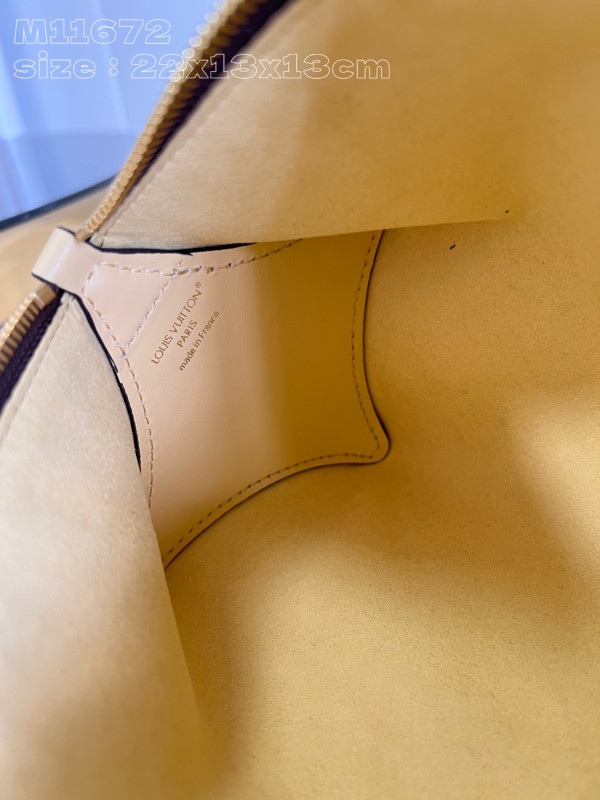 LOUIS VUITTON Bloom Pouch-22.5*13*13CM [M11672白] CELINE CHANEL ACCESSORIES LOEWE SHOES LOUIS VUITTON DIRO YSL OTHER BRAND HANDBAGS BALENCIAGA BOTTEGA VENETA GOYARD HERMES BURBERRY VALENTINO GUCCI FENDI MIUMIU CHLOE PRADA BVLGARI SUITCASE NEW ARRIVAL 