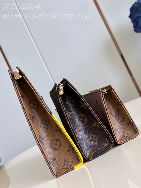 LOUIS VUITTON Trio Toilet Pouch-25*20*5.5cm [M11254] CELINE CHANEL ACCESSORIES LOEWE SHOES LOUIS VUITTON DIRO YSL OTHER BRAND HANDBAGS BALENCIAGA BOTTEGA VENETA GOYARD HERMES BURBERRY VALENTINO GUCCI FENDI MIUMIU CHLOE PRADA BVLGARI SUITCASE NEW ARRIVAL 