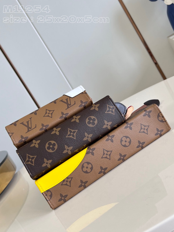 LOUIS VUITTON Trio Toilet Pouch-25*20*5.5cm [M11254] CELINE CHANEL ACCESSORIES LOEWE SHOES LOUIS VUITTON DIRO YSL OTHER BRAND HANDBAGS BALENCIAGA BOTTEGA VENETA GOYARD HERMES BURBERRY VALENTINO GUCCI FENDI MIUMIU CHLOE PRADA BVLGARI SUITCASE NEW ARRIVAL 