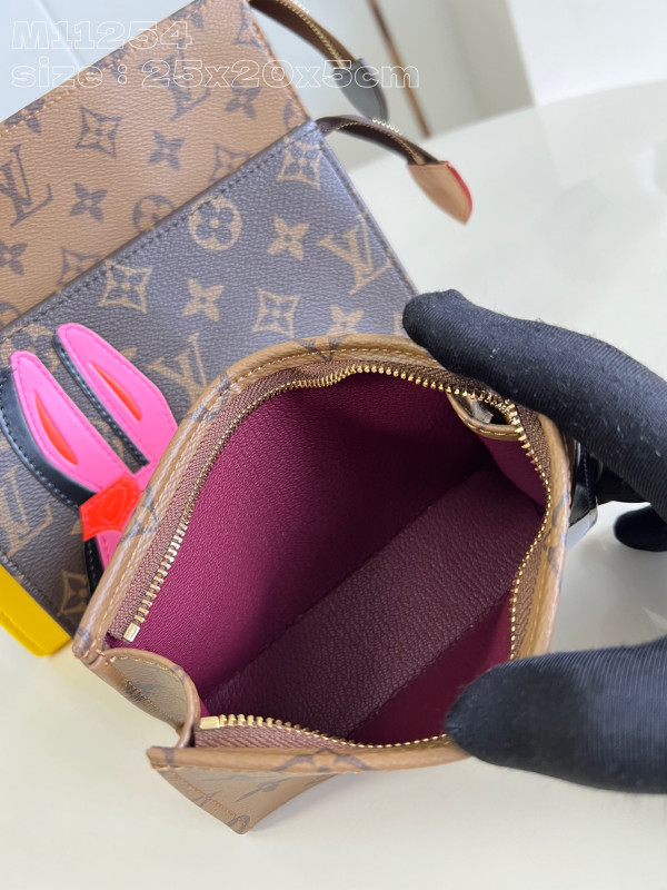 LOUIS VUITTON Trio Toilet Pouch-25*20*5.5cm [M11254] CELINE CHANEL ACCESSORIES LOEWE SHOES LOUIS VUITTON DIRO YSL OTHER BRAND HANDBAGS BALENCIAGA BOTTEGA VENETA GOYARD HERMES BURBERRY VALENTINO GUCCI FENDI MIUMIU CHLOE PRADA BVLGARI SUITCASE NEW ARRIVAL 