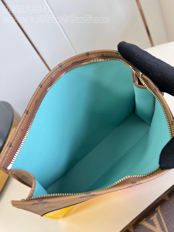 LOUIS VUITTON Trio Toilet Pouch-25*20*5.5cm [M11254] CELINE CHANEL ACCESSORIES LOEWE SHOES LOUIS VUITTON DIRO YSL OTHER BRAND HANDBAGS BALENCIAGA BOTTEGA VENETA GOYARD HERMES BURBERRY VALENTINO GUCCI FENDI MIUMIU CHLOE PRADA BVLGARI SUITCASE NEW ARRIVAL 