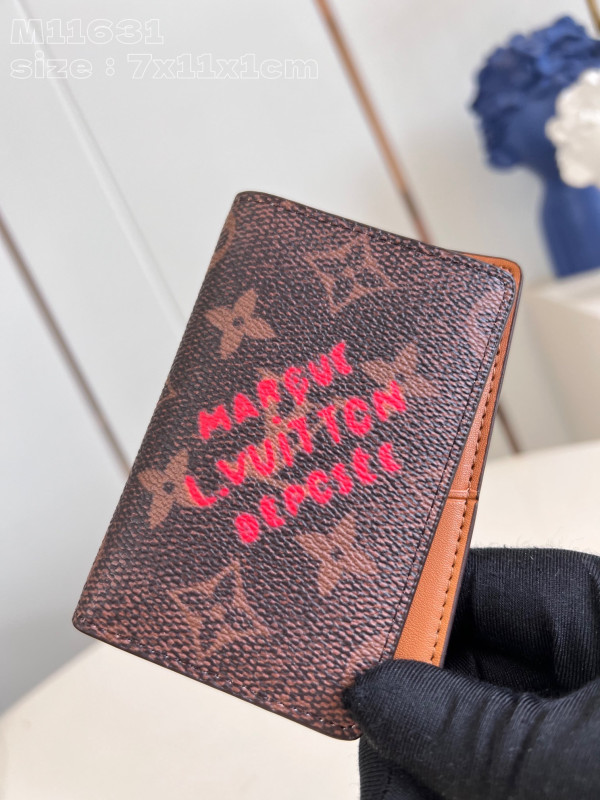 LOUIS VUITTON Pocket Organizer-7.5*11.1*1 cm [M11631] CELINE CHANEL ACCESSORIES LOEWE SHOES LOUIS VUITTON DIRO YSL OTHER BRAND HANDBAGS BALENCIAGA BOTTEGA VENETA GOYARD HERMES BURBERRY VALENTINO GUCCI FENDI MIUMIU CHLOE PRADA BVLGARI SUITCASE NEW ARRIVAL 