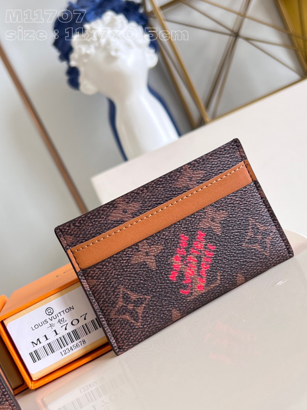 LOUIS VUITTON CARD HOLDER-11*7*0.5cm [M11707] CELINE CHANEL ACCESSORIES LOEWE SHOES LOUIS VUITTON DIRO YSL OTHER BRAND HANDBAGS BALENCIAGA BOTTEGA VENETA GOYARD HERMES BURBERRY VALENTINO GUCCI FENDI MIUMIU CHLOE PRADA BVLGARI SUITCASE NEW ARRIVAL 
