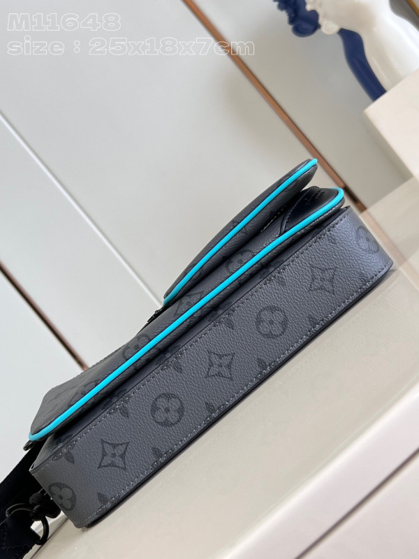 LOUIS VUITTON TRIO MESSENGER [M11648] CELINE CHANEL ACCESSORIES LOEWE SHOES LOUIS VUITTON DIRO YSL OTHER BRAND HANDBAGS BALENCIAGA BOTTEGA VENETA GOYARD HERMES BURBERRY VALENTINO GUCCI FENDI MIUMIU CHLOE PRADA BVLGARI SUITCASE NEW ARRIVAL 