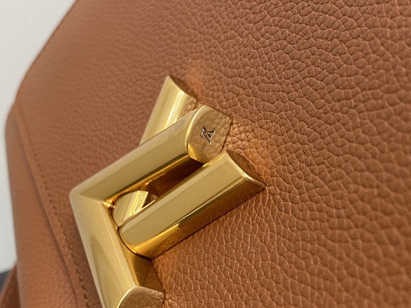 LOUIS VUITTON Soft Twist-27*19*9CM [M24639棕色] CELINE CHANEL ACCESSORIES LOEWE SHOES LOUIS VUITTON DIRO YSL OTHER BRAND HANDBAGS BALENCIAGA BOTTEGA VENETA GOYARD HERMES BURBERRY VALENTINO GUCCI FENDI MIUMIU CHLOE PRADA BVLGARI SUITCASE NEW ARRIVAL 