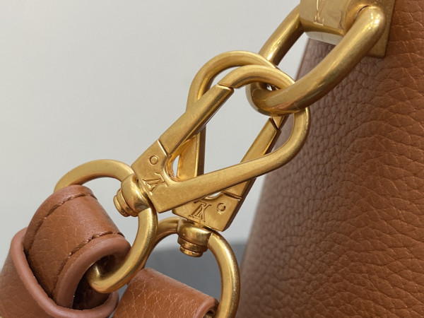 LOUIS VUITTON Soft Twist-27*19*9CM [M24639棕色] CELINE CHANEL ACCESSORIES LOEWE SHOES LOUIS VUITTON DIRO YSL OTHER BRAND HANDBAGS BALENCIAGA BOTTEGA VENETA GOYARD HERMES BURBERRY VALENTINO GUCCI FENDI MIUMIU CHLOE PRADA BVLGARI SUITCASE NEW ARRIVAL 