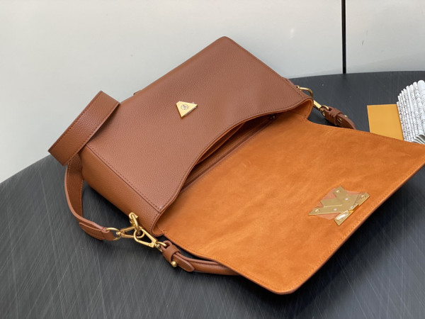 LOUIS VUITTON Soft Twist-27*19*9CM [M24639棕色] CELINE CHANEL ACCESSORIES LOEWE SHOES LOUIS VUITTON DIRO YSL OTHER BRAND HANDBAGS BALENCIAGA BOTTEGA VENETA GOYARD HERMES BURBERRY VALENTINO GUCCI FENDI MIUMIU CHLOE PRADA BVLGARI SUITCASE NEW ARRIVAL 