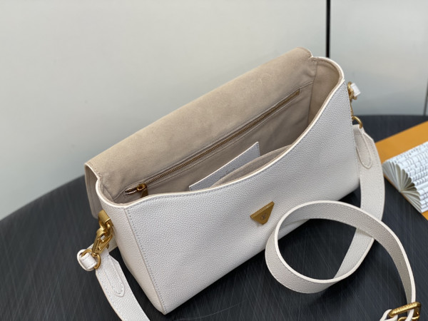 LOUIS VUITTON Soft Twist-27*19*9CM [M24639米白] CELINE CHANEL ACCESSORIES LOEWE SHOES LOUIS VUITTON DIRO YSL OTHER BRAND HANDBAGS BALENCIAGA BOTTEGA VENETA GOYARD HERMES BURBERRY VALENTINO GUCCI FENDI MIUMIU CHLOE PRADA BVLGARI SUITCASE NEW ARRIVAL 