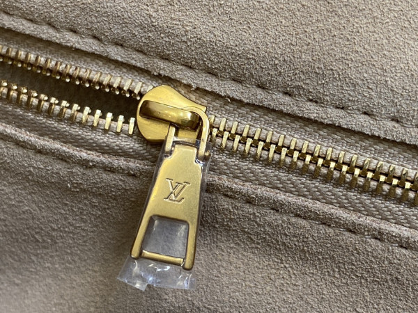 LOUIS VUITTON Soft Twist-27*19*9CM [M24639米白] CELINE CHANEL ACCESSORIES LOEWE SHOES LOUIS VUITTON DIRO YSL OTHER BRAND HANDBAGS BALENCIAGA BOTTEGA VENETA GOYARD HERMES BURBERRY VALENTINO GUCCI FENDI MIUMIU CHLOE PRADA BVLGARI SUITCASE NEW ARRIVAL 