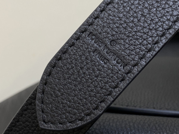 LOUIS VUITTON Soft Twist-27*19*9CM [M24639黑色] CELINE CHANEL ACCESSORIES LOEWE SHOES LOUIS VUITTON DIRO YSL OTHER BRAND HANDBAGS BALENCIAGA BOTTEGA VENETA GOYARD HERMES BURBERRY VALENTINO GUCCI FENDI MIUMIU CHLOE PRADA BVLGARI SUITCASE NEW ARRIVAL 