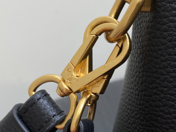 LOUIS VUITTON Soft Twist-27*19*9CM [M24639黑色] CELINE CHANEL ACCESSORIES LOEWE SHOES LOUIS VUITTON DIRO YSL OTHER BRAND HANDBAGS BALENCIAGA BOTTEGA VENETA GOYARD HERMES BURBERRY VALENTINO GUCCI FENDI MIUMIU CHLOE PRADA BVLGARI SUITCASE NEW ARRIVAL 