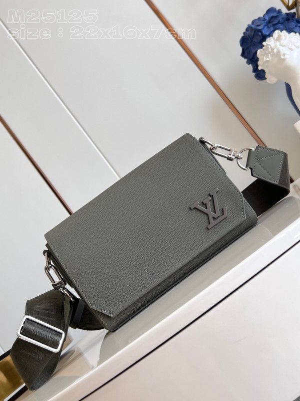 (image for) LOUIS VUITTON Takeoff Messenger PM-22*16.5*7CM