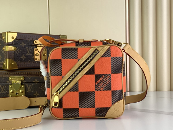 (image for) LOUIS VUITTON Chess Messenger-24*24*8CM