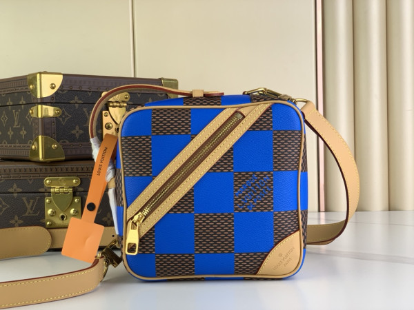 (image for) LOUIS VUITTON Chess Messenger-24*24*8CM