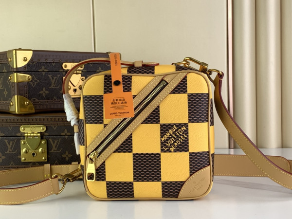 (image for) LOUIS VUITTON Chess Messenger-24*24*8CM