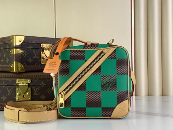 (image for) LOUIS VUITTON Chess Messenger-24*24*8CM