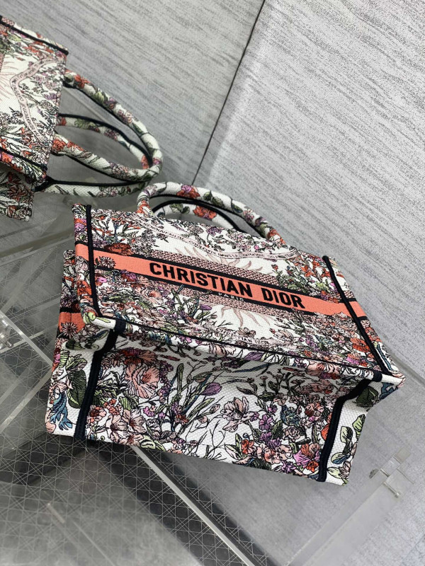 SMALL DIRO BOOK TOTE-26CM [C1TRP-025657] CELINE CHANEL ACCESSORIES LOEWE SHOES LOUIS VUITTON DIRO YSL OTHER BRAND HANDBAGS BALENCIAGA BOTTEGA VENETA GOYARD HERMES BURBERRY VALENTINO GUCCI FENDI MIUMIU CHLOE PRADA BVLGARI SUITCASE NEW ARRIVAL 