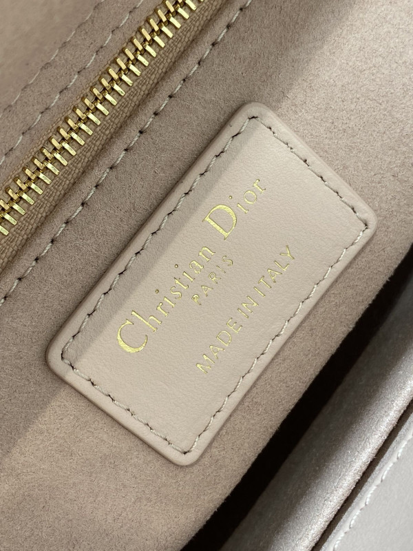 LADY DI0R-20CM [C1TRP-023755] CELINE CHANEL ACCESSORIES LOEWE SHOES LOUIS VUITTON DIRO YSL OTHER BRAND HANDBAGS BALENCIAGA BOTTEGA VENETA GOYARD HERMES BURBERRY VALENTINO GUCCI FENDI MIUMIU CHLOE PRADA BVLGARI SUITCASE NEW ARRIVAL 