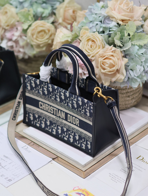 Diro East-West Book Tote-27*14*11CM [1326/1286] CELINE CHANEL ACCESSORIES LOEWE SHOES LOUIS VUITTON DIRO YSL OTHER BRAND HANDBAGS BALENCIAGA BOTTEGA VENETA GOYARD HERMES BURBERRY VALENTINO GUCCI FENDI MIUMIU CHLOE PRADA BVLGARI SUITCASE NEW ARRIVAL 