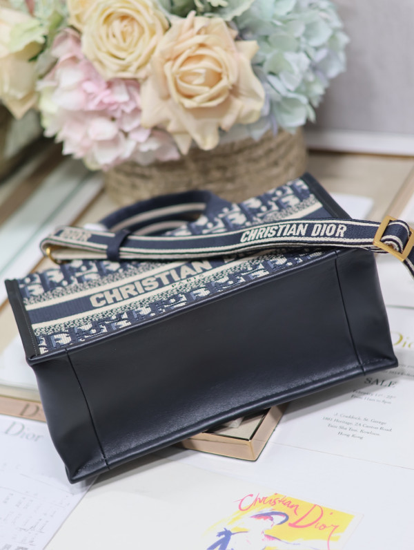 Diro East-West Book Tote-27*14*11CM [1326/1286] CELINE CHANEL ACCESSORIES LOEWE SHOES LOUIS VUITTON DIRO YSL OTHER BRAND HANDBAGS BALENCIAGA BOTTEGA VENETA GOYARD HERMES BURBERRY VALENTINO GUCCI FENDI MIUMIU CHLOE PRADA BVLGARI SUITCASE NEW ARRIVAL 