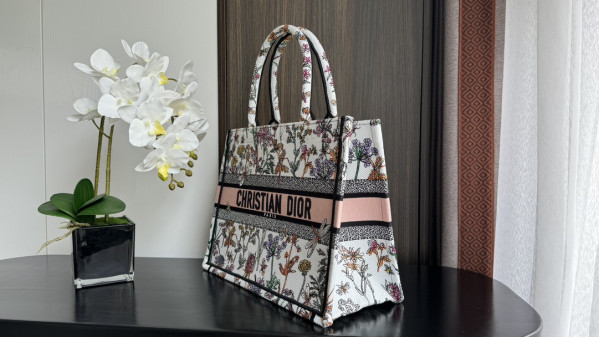 MEDIUM DIRO BOOK TOTE-36*18*28CM [C1TRO-093025] CELINE CHANEL ACCESSORIES LOEWE SHOES LOUIS VUITTON DIRO YSL OTHER BRAND HANDBAGS BALENCIAGA BOTTEGA VENETA GOYARD HERMES BURBERRY VALENTINO GUCCI FENDI MIUMIU CHLOE PRADA BVLGARI SUITCASE NEW ARRIVAL 
