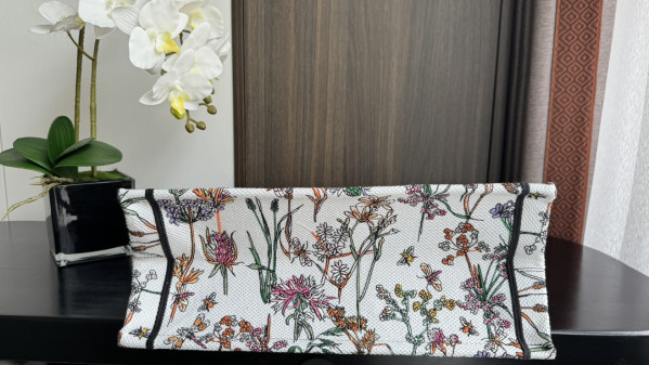 MEDIUM DIRO BOOK TOTE-36*18*28CM [C1TRO-093025] CELINE CHANEL ACCESSORIES LOEWE SHOES LOUIS VUITTON DIRO YSL OTHER BRAND HANDBAGS BALENCIAGA BOTTEGA VENETA GOYARD HERMES BURBERRY VALENTINO GUCCI FENDI MIUMIU CHLOE PRADA BVLGARI SUITCASE NEW ARRIVAL 