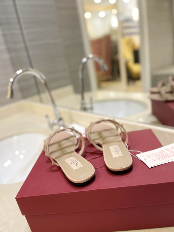 VALENTINO MULES [C1TRD-080527] CELINE CHANEL ACCESSORIES LOEWE SHOES LOUIS VUITTON DIRO YSL OTHER BRAND HANDBAGS BALENCIAGA BOTTEGA VENETA GOYARD HERMES BURBERRY VALENTINO GUCCI FENDI MIUMIU CHLOE PRADA BVLGARI SUITCASE NEW ARRIVAL 