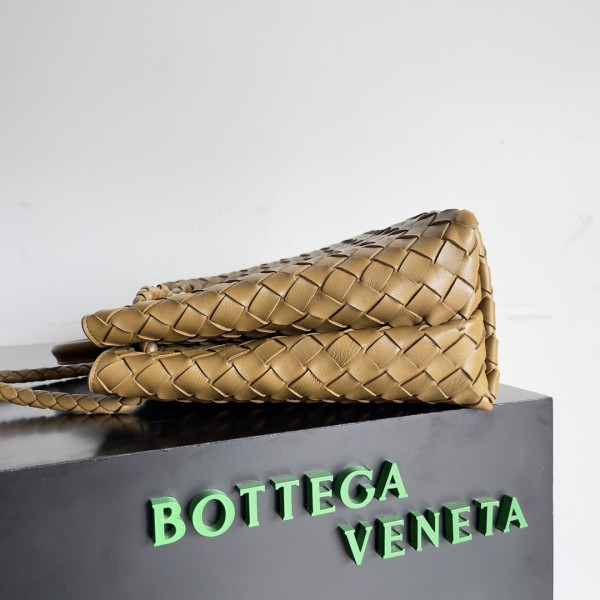 BOTTEGA VENETA MEDIUM ANDIAMO [C1TR9-065909] CELINE CHANEL ACCESSORIES LOEWE SHOES LOUIS VUITTON DIRO YSL OTHER BRAND HANDBAGS BALENCIAGA BOTTEGA VENETA GOYARD HERMES BURBERRY VALENTINO GUCCI FENDI MIUMIU CHLOE PRADA BVLGARI SUITCASE NEW ARRIVAL 