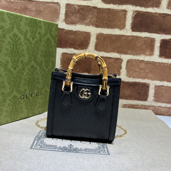 GUCCI DIANA SUPER MINI BAG-12*12.5*6CM [760251克] CELINE CHANEL ACCESSORIES LOEWE SHOES LOUIS VUITTON DIRO YSL OTHER BRAND HANDBAGS BALENCIAGA BOTTEGA VENETA GOYARD HERMES BURBERRY VALENTINO GUCCI FENDI MIUMIU CHLOE PRADA BVLGARI SUITCASE NEW ARRIVAL 
