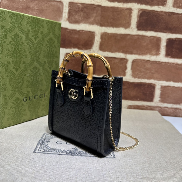 GUCCI DIANA SUPER MINI BAG-12*12.5*6CM [760251克] CELINE CHANEL ACCESSORIES LOEWE SHOES LOUIS VUITTON DIRO YSL OTHER BRAND HANDBAGS BALENCIAGA BOTTEGA VENETA GOYARD HERMES BURBERRY VALENTINO GUCCI FENDI MIUMIU CHLOE PRADA BVLGARI SUITCASE NEW ARRIVAL 