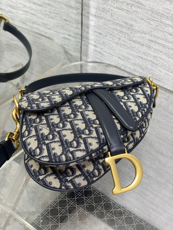 DIRO SADDLE BAG -17*5*15CM [3397] CELINE CHANEL ACCESSORIES LOEWE SHOES LOUIS VUITTON DIRO YSL OTHER BRAND HANDBAGS BALENCIAGA BOTTEGA VENETA GOYARD HERMES BURBERRY VALENTINO GUCCI FENDI MIUMIU CHLOE PRADA BVLGARI SUITCASE NEW ARRIVAL 