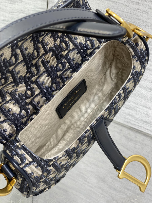 DIRO SADDLE BAG -17*5*15CM [3397] CELINE CHANEL ACCESSORIES LOEWE SHOES LOUIS VUITTON DIRO YSL OTHER BRAND HANDBAGS BALENCIAGA BOTTEGA VENETA GOYARD HERMES BURBERRY VALENTINO GUCCI FENDI MIUMIU CHLOE PRADA BVLGARI SUITCASE NEW ARRIVAL 