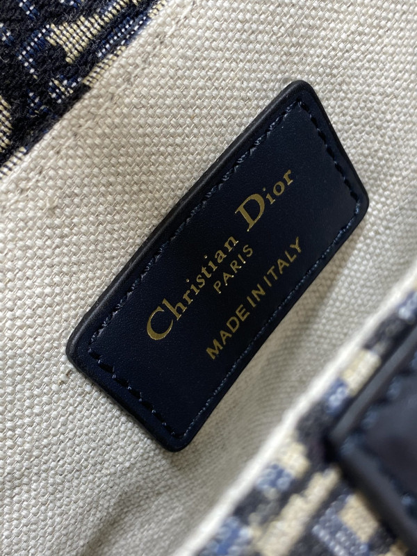 DIRO SADDLE BAG -17*5*15CM [3397] CELINE CHANEL ACCESSORIES LOEWE SHOES LOUIS VUITTON DIRO YSL OTHER BRAND HANDBAGS BALENCIAGA BOTTEGA VENETA GOYARD HERMES BURBERRY VALENTINO GUCCI FENDI MIUMIU CHLOE PRADA BVLGARI SUITCASE NEW ARRIVAL 