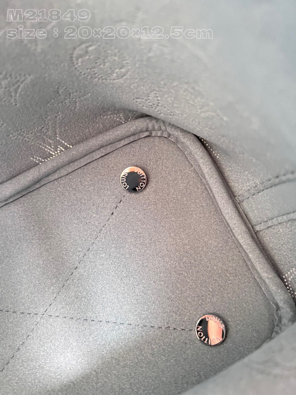 LOUIS VUITTON BLOSSOM PM [C1TOR-094443] CELINE CHANEL ACCESSORIES LOEWE SHOES LOUIS VUITTON DIRO YSL OTHER BRAND HANDBAGS BALENCIAGA BOTTEGA VENETA GOYARD HERMES BURBERRY VALENTINO GUCCI FENDI MIUMIU CHLOE PRADA BVLGARI SUITCASE NEW ARRIVAL 