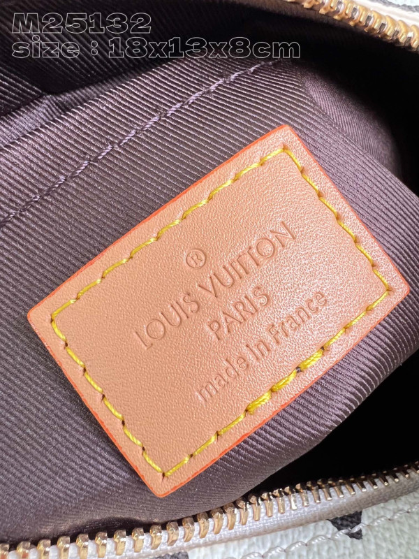 LOUIS VUITTON MINI SOFT TRUNK-18.5*13*8cm [M25132 白彩] CELINE CHANEL ACCESSORIES LOEWE SHOES LOUIS VUITTON DIRO YSL OTHER BRAND HANDBAGS BALENCIAGA BOTTEGA VENETA GOYARD HERMES BURBERRY VALENTINO GUCCI FENDI MIUMIU CHLOE PRADA BVLGARI SUITCASE NEW ARRIVAL 