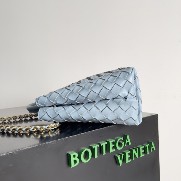 Bottega Veneta Small Andiamo Chain-25*22*10.5cm [C1TOQ-030959] CELINE CHANEL ACCESSORIES LOEWE SHOES LOUIS VUITTON DIRO YSL OTHER BRAND HANDBAGS BALENCIAGA BOTTEGA VENETA GOYARD HERMES BURBERRY VALENTINO GUCCI FENDI MIUMIU CHLOE PRADA BVLGARI SUITCASE NEW ARRIVAL 