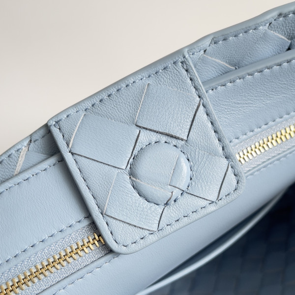 Bottega Veneta Small Andiamo Chain-25*22*10.5cm [C1TOQ-030959] CELINE CHANEL ACCESSORIES LOEWE SHOES LOUIS VUITTON DIRO YSL OTHER BRAND HANDBAGS BALENCIAGA BOTTEGA VENETA GOYARD HERMES BURBERRY VALENTINO GUCCI FENDI MIUMIU CHLOE PRADA BVLGARI SUITCASE NEW ARRIVAL 