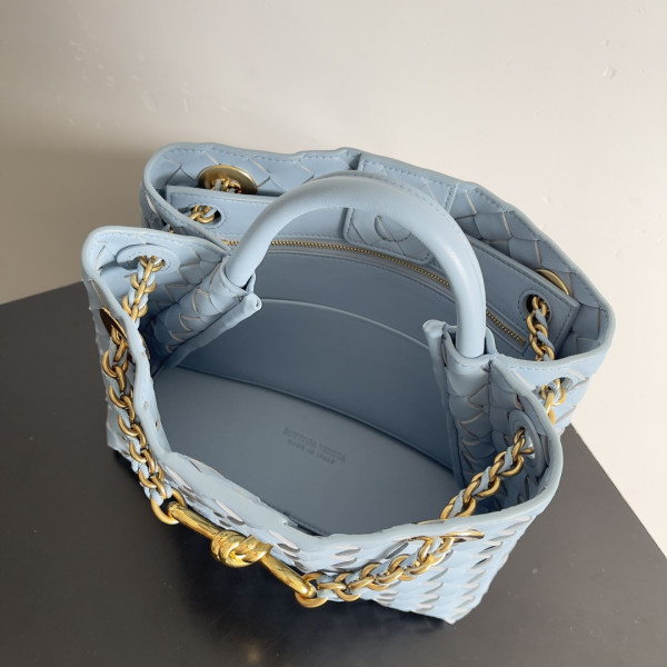 Bottega Veneta Small Andiamo Chain-25*22*10.5cm [C1TOQ-030959] CELINE CHANEL ACCESSORIES LOEWE SHOES LOUIS VUITTON DIRO YSL OTHER BRAND HANDBAGS BALENCIAGA BOTTEGA VENETA GOYARD HERMES BURBERRY VALENTINO GUCCI FENDI MIUMIU CHLOE PRADA BVLGARI SUITCASE NEW ARRIVAL 