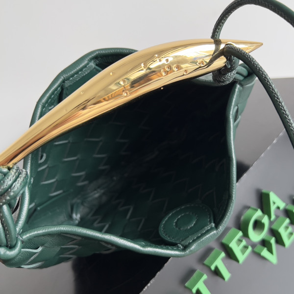 BOTTEGA VENETA MINI Sardine Top Handle Bag [C1TOQ-025410] CELINE CHANEL ACCESSORIES LOEWE SHOES LOUIS VUITTON DIRO YSL OTHER BRAND HANDBAGS BALENCIAGA BOTTEGA VENETA GOYARD HERMES BURBERRY VALENTINO GUCCI FENDI MIUMIU CHLOE PRADA BVLGARI SUITCASE NEW ARRIVAL 