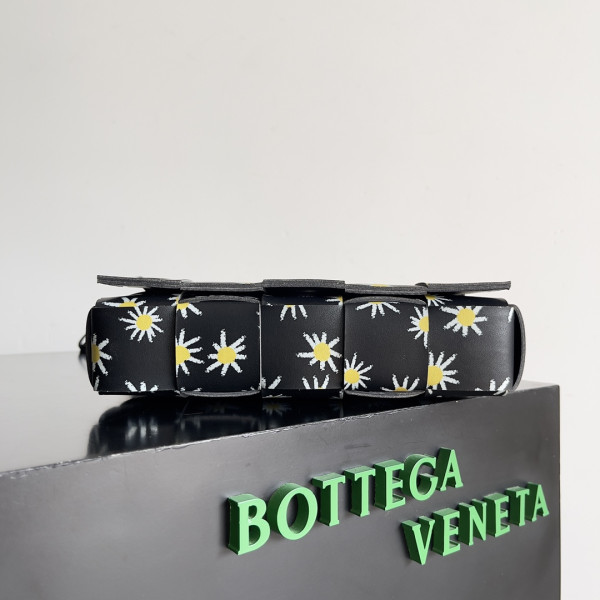 BOTTEGA VENETA CASSETTE-23*15*5cm [C1TOQ-024635] CELINE CHANEL ACCESSORIES LOEWE SHOES LOUIS VUITTON DIRO YSL OTHER BRAND HANDBAGS BALENCIAGA BOTTEGA VENETA GOYARD HERMES BURBERRY VALENTINO GUCCI FENDI MIUMIU CHLOE PRADA BVLGARI SUITCASE NEW ARRIVAL 