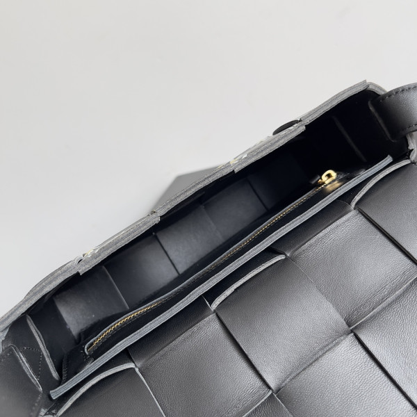 BOTTEGA VENETA CASSETTE-23*15*5cm [C1TOQ-024635] CELINE CHANEL ACCESSORIES LOEWE SHOES LOUIS VUITTON DIRO YSL OTHER BRAND HANDBAGS BALENCIAGA BOTTEGA VENETA GOYARD HERMES BURBERRY VALENTINO GUCCI FENDI MIUMIU CHLOE PRADA BVLGARI SUITCASE NEW ARRIVAL 