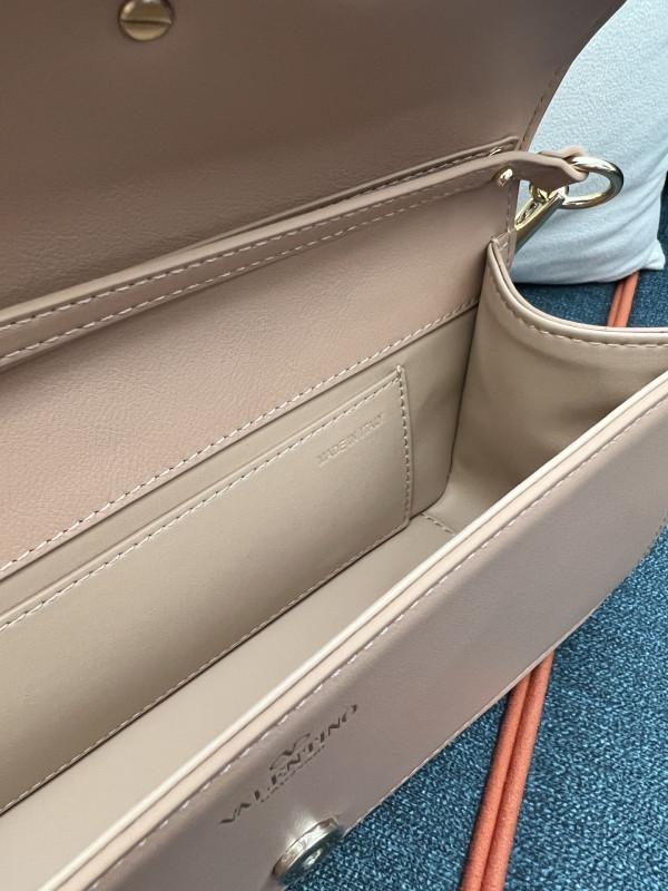 VALENTINO LOC? CALFSKIN SHOULDER BAG [C1TOQ-024405] CELINE CHANEL ACCESSORIES LOEWE SHOES LOUIS VUITTON DIRO YSL OTHER BRAND HANDBAGS BALENCIAGA BOTTEGA VENETA GOYARD HERMES BURBERRY VALENTINO GUCCI FENDI MIUMIU CHLOE PRADA BVLGARI SUITCASE NEW ARRIVAL 