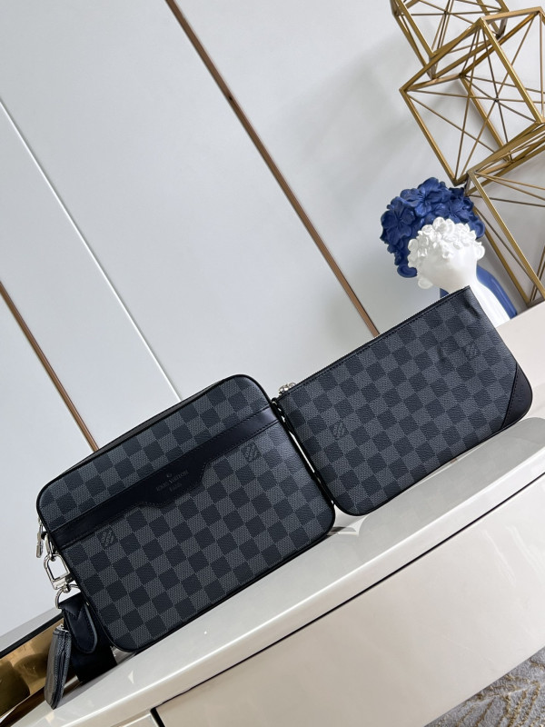 (image for) LOUIS VUITTON TRIO MESSENGER