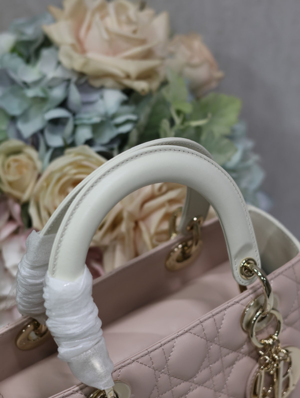 LADY DI0R-24CM [C1TM5-083726] CELINE CHANEL ACCESSORIES LOEWE SHOES LOUIS VUITTON DIRO YSL OTHER BRAND HANDBAGS BALENCIAGA BOTTEGA VENETA GOYARD HERMES BURBERRY VALENTINO GUCCI FENDI MIUMIU CHLOE PRADA BVLGARI SUITCASE NEW ARRIVAL 