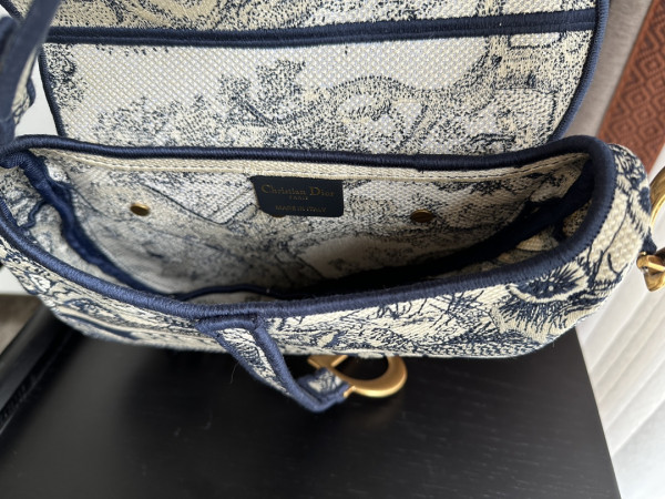DIRO SADDLE BAG-25.5*20*6.5CM [C1TM5-082917] CELINE CHANEL ACCESSORIES LOEWE SHOES LOUIS VUITTON DIRO YSL OTHER BRAND HANDBAGS BALENCIAGA BOTTEGA VENETA GOYARD HERMES BURBERRY VALENTINO GUCCI FENDI MIUMIU CHLOE PRADA BVLGARI SUITCASE NEW ARRIVAL 
